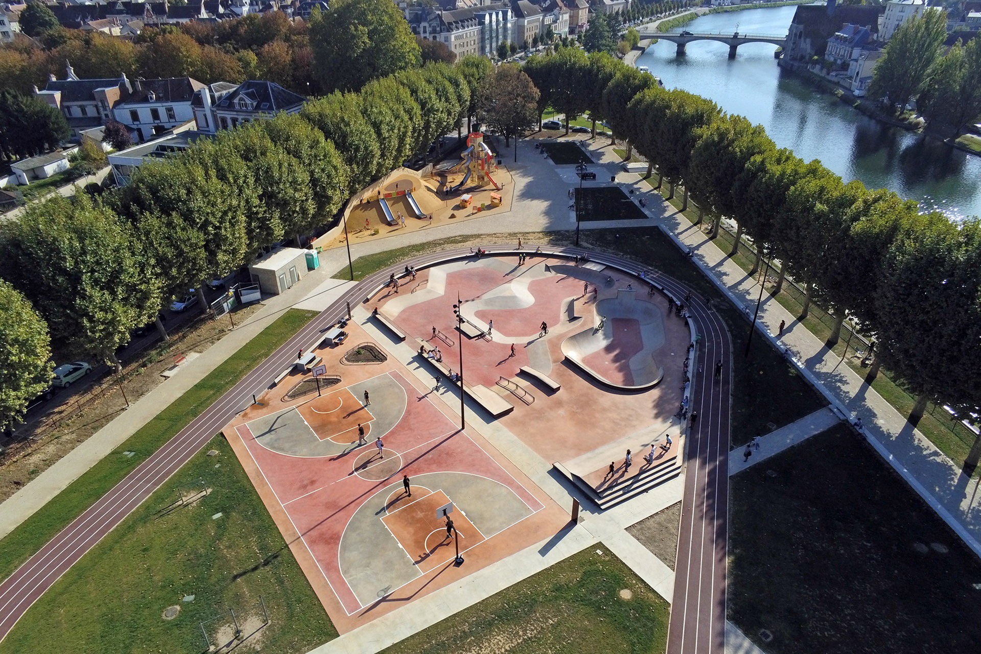 Clos le Roi Skatepark Sens Skate Spot 4/5