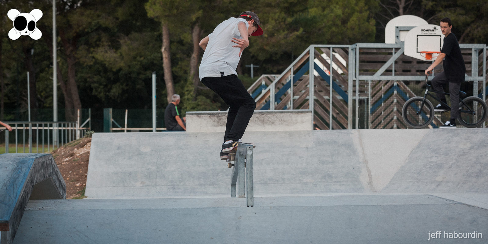 Le Stade Mille Skatepark Châteauneuf de Gadagne Skate Spot 3/5