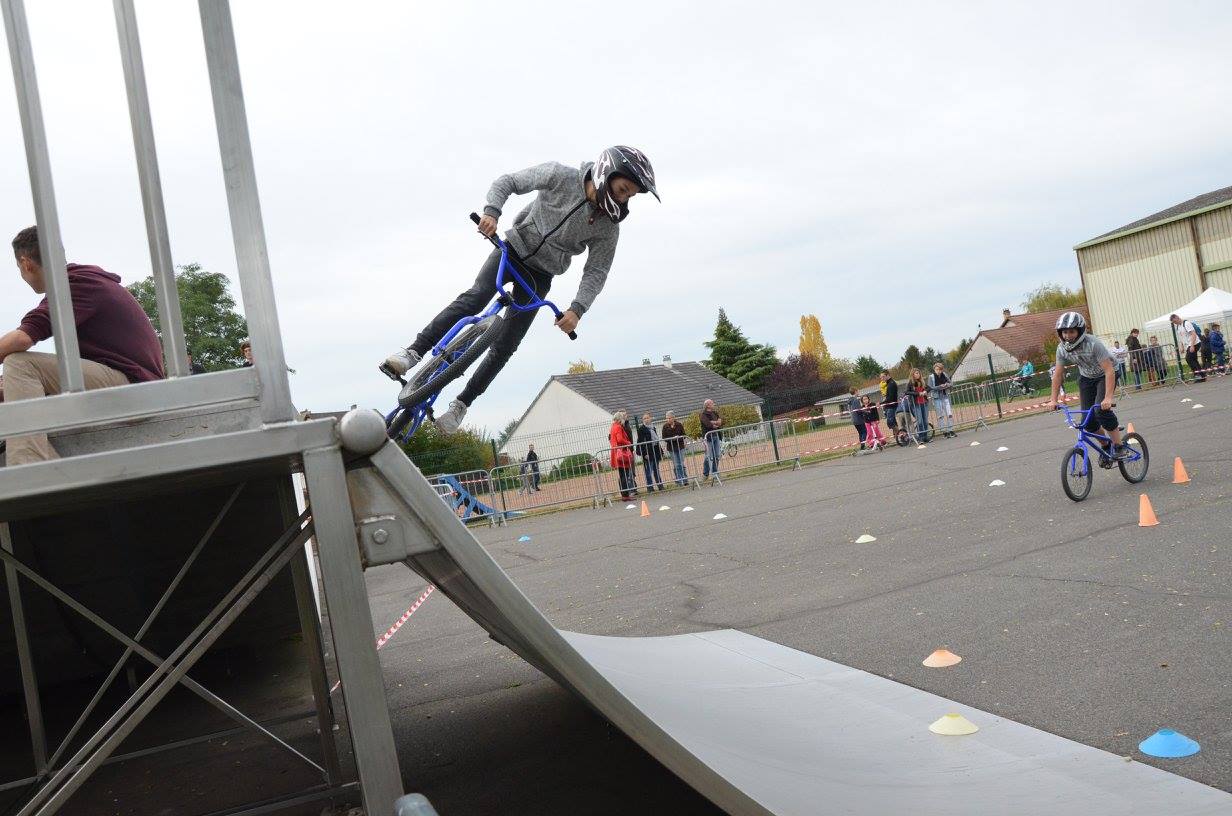 Francheville Skatepark Varennes Vauzelles Skate Spot 2/5