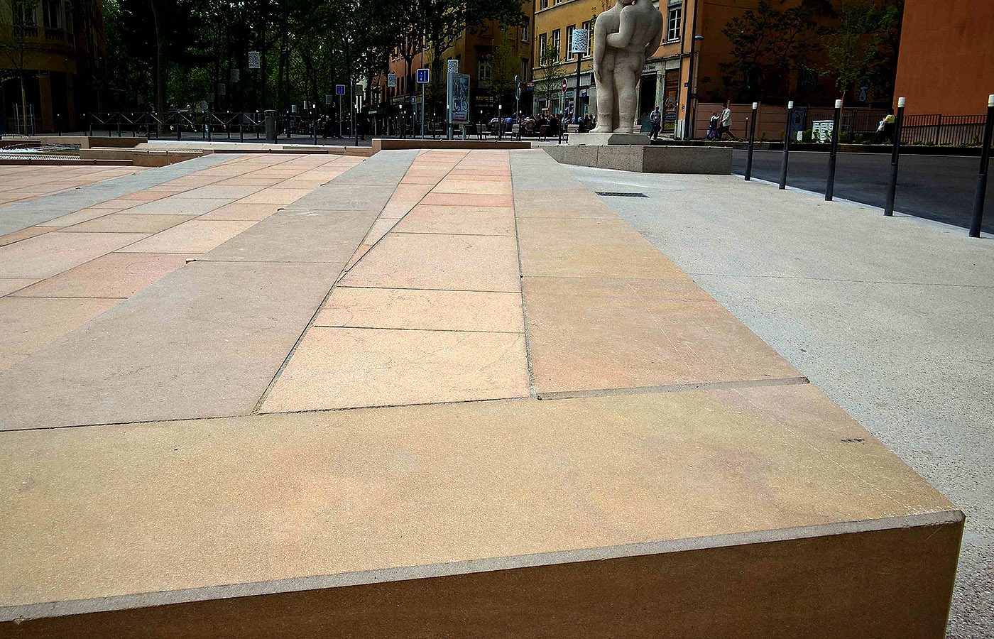 Place des Tapis Spot Street Lyon Skate Spot 3/5