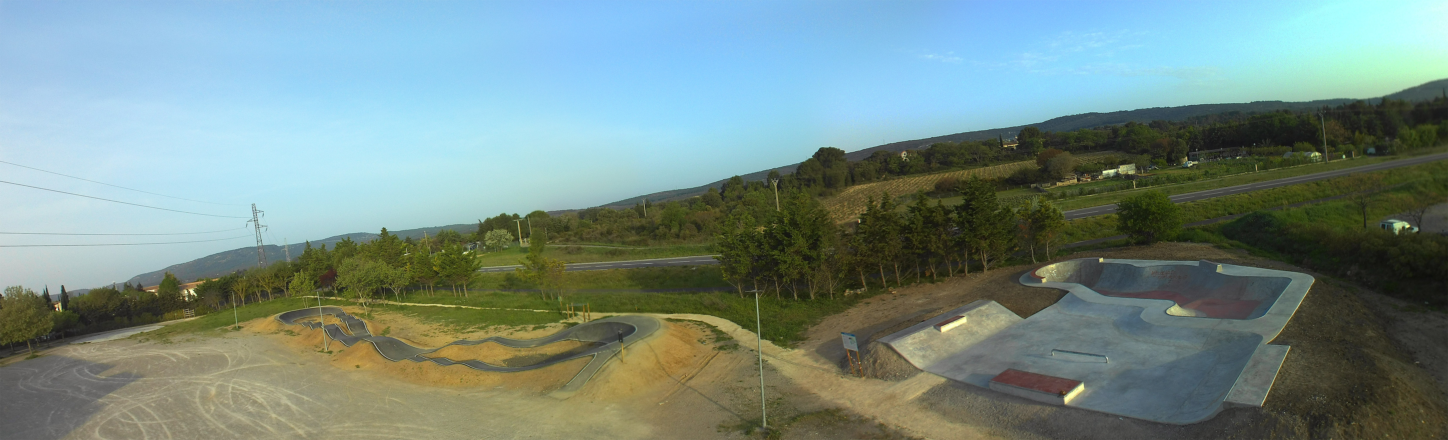 Centre Léo Malet Pumptrack Mireval Skate Spot 2/5