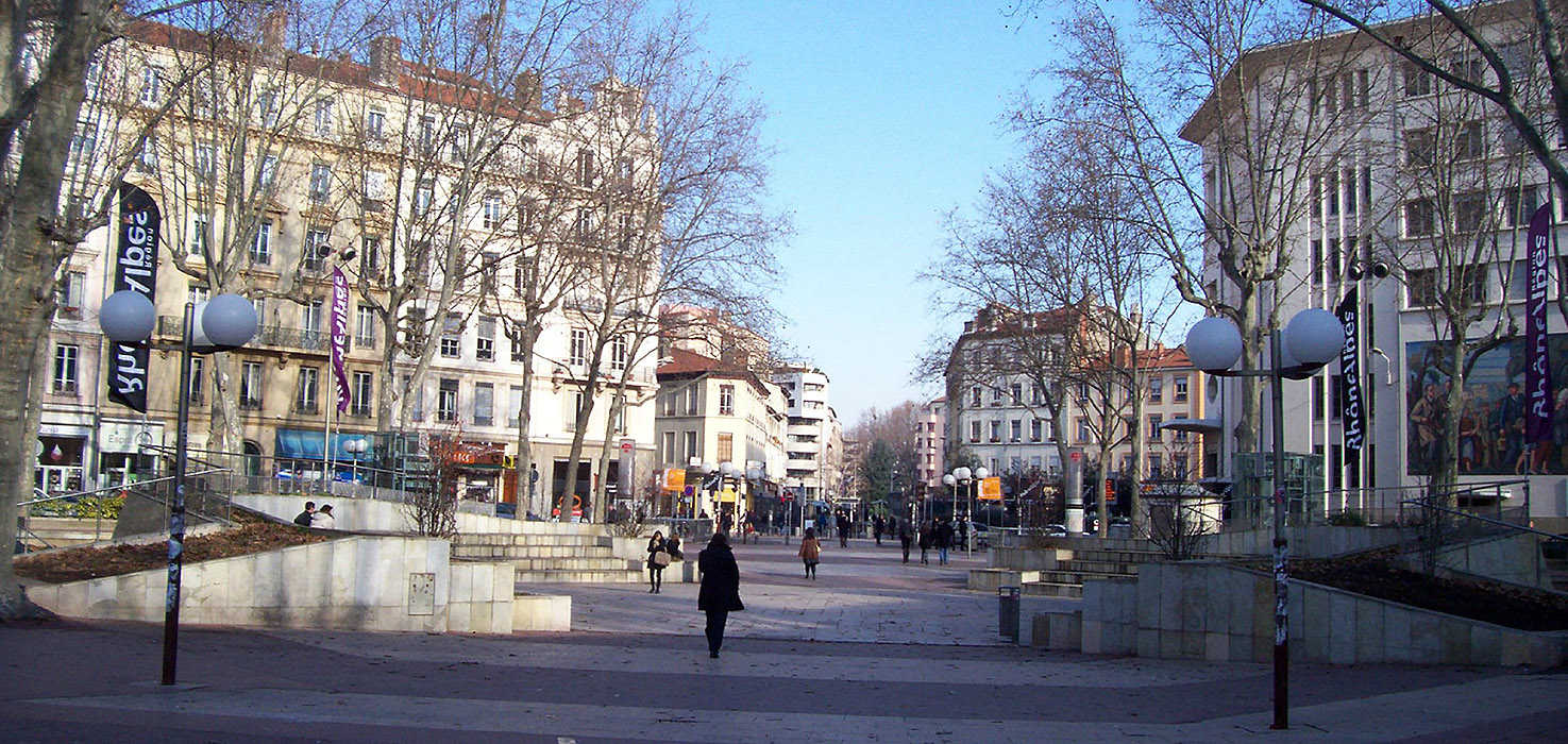 Place Guichard Spot Street Lyon Skate Spot 2/5