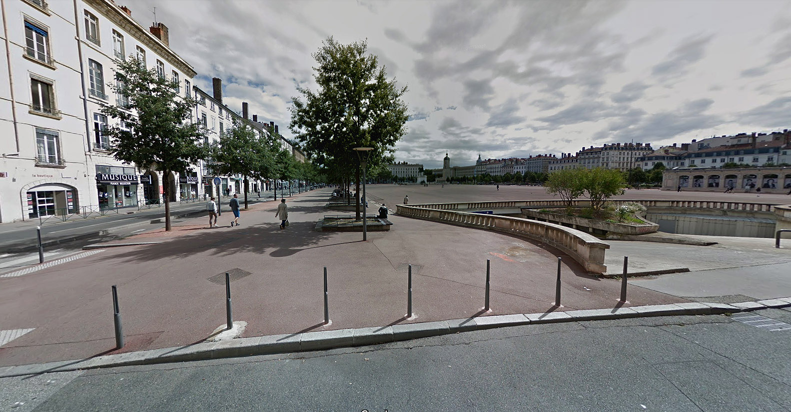 Place Bellecour Spot Street Lyon Skate Spot 3/5