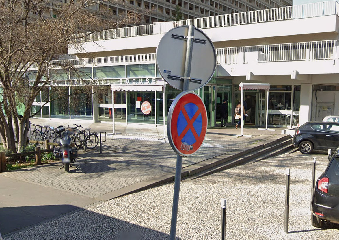 Les Halles Parc Spot Street Lyon Skate Spot 3/5