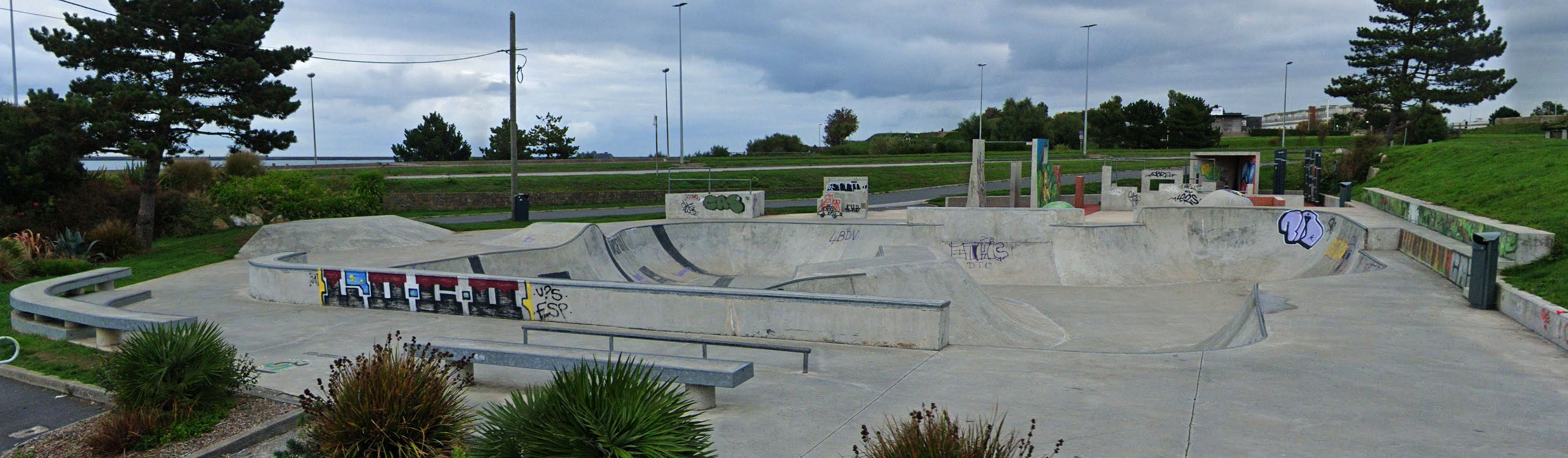 Le Spot Bowl Cherbourg en Cotentin Skate Spot 4/5