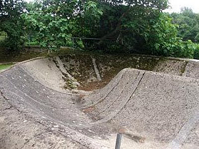 Moulin du Ter Bowl Ploemeur Skate Spot 3/5