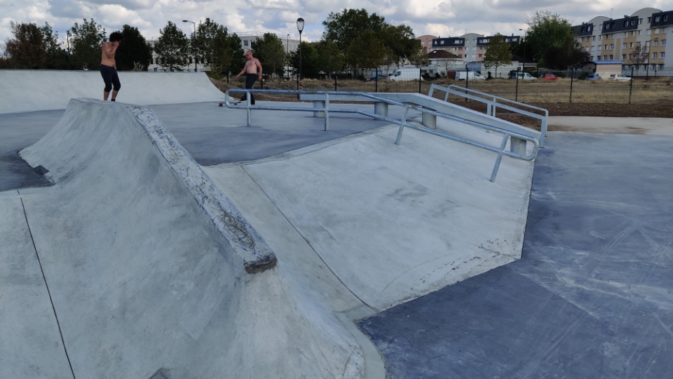 Les Vanneaux Skatepark Achères Skate Spot 4/5