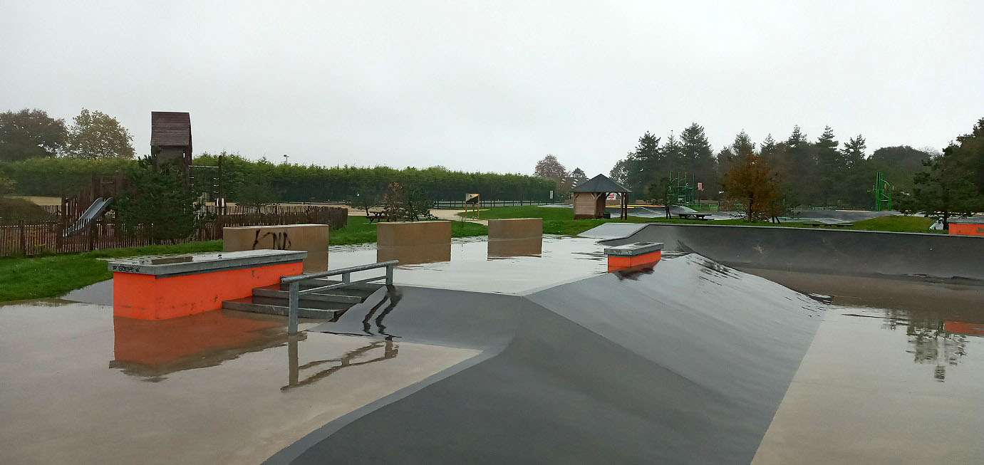 Le Cosquer Skatepark Pluguffan Skate Spot 3/5