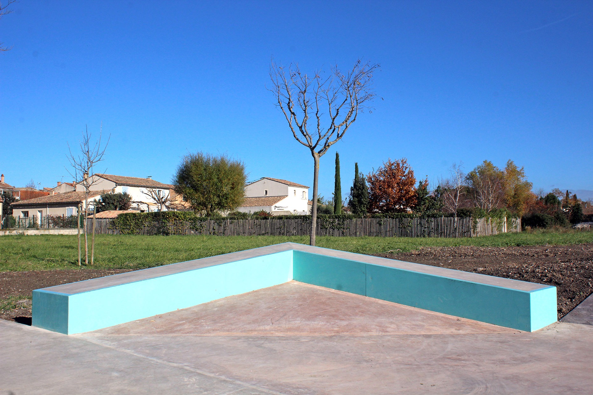 Pré du May Spot Street Caumont-sur-Durance Skate Spot 3/5