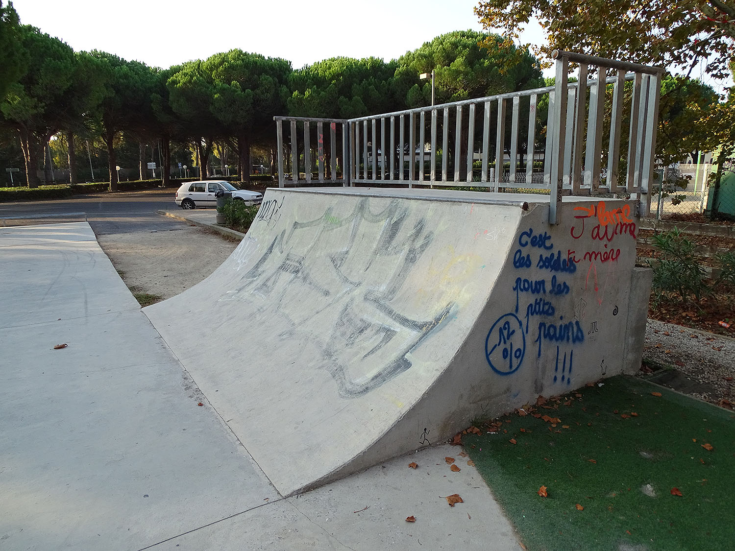 Parc des Sports Skatepark La Grande Motte Skate Spot 3/5
