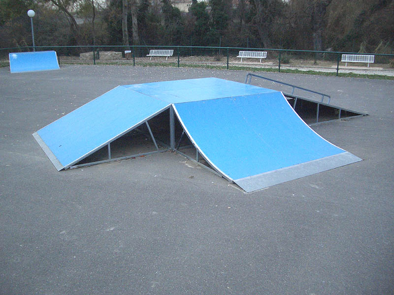 Maison des Assos Skatepark Montagnac Skate Spot 2/5