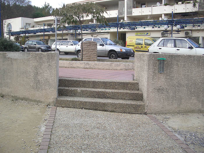 Esplanade Spot Street Montarnaud Skate Spot 1/5