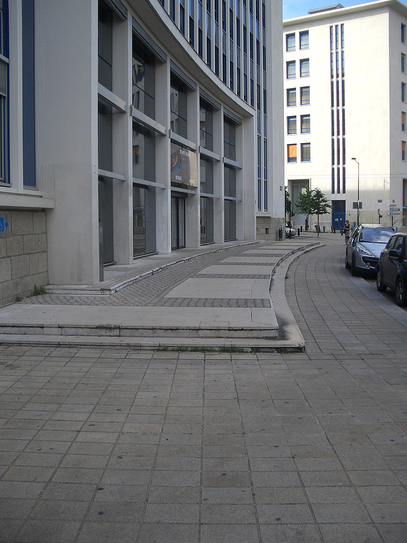 Cram Spot Street Nantes Skate Spot 4/5