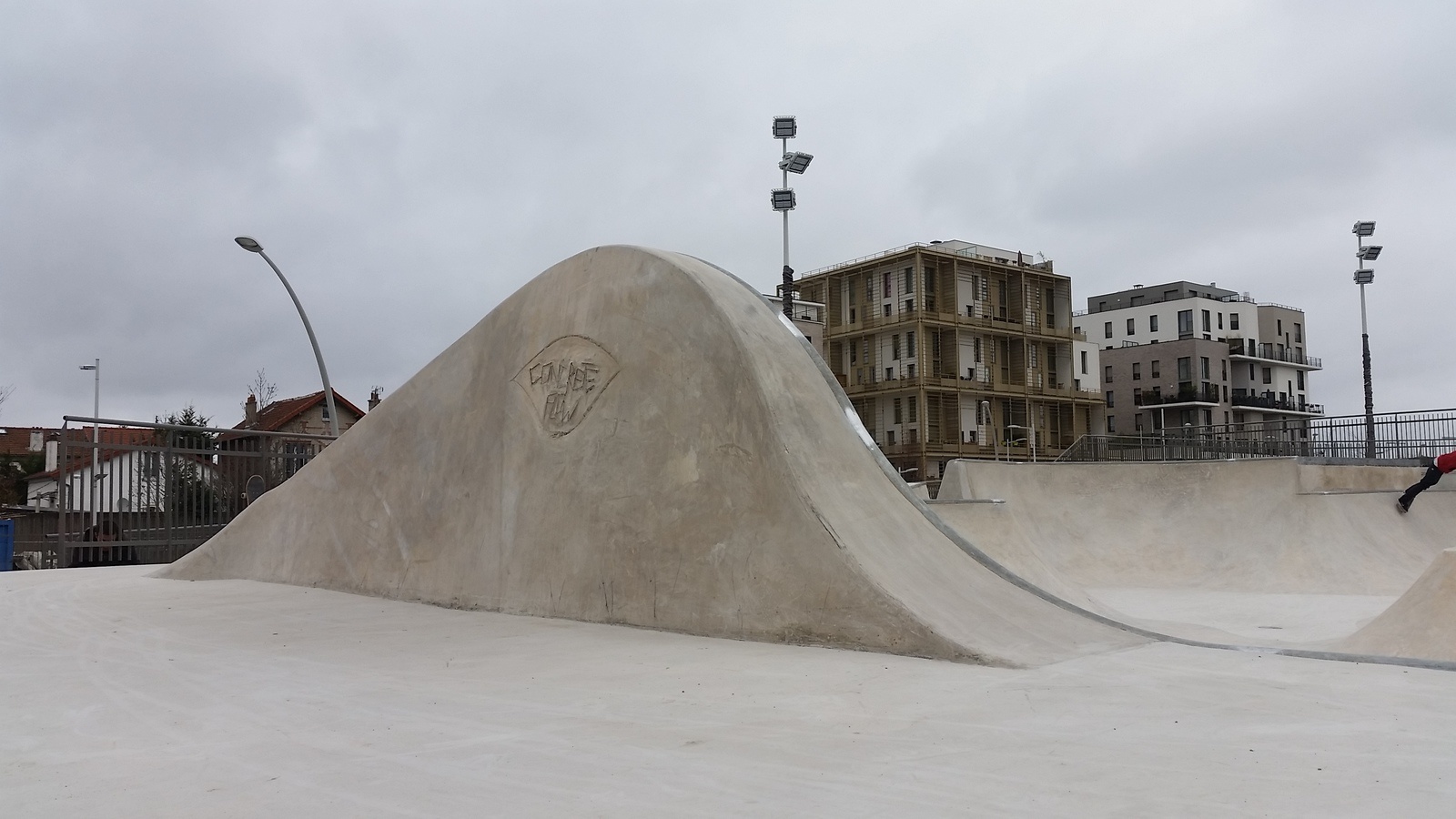 Hoche Bowl Nanterre Skate Spot 5/5