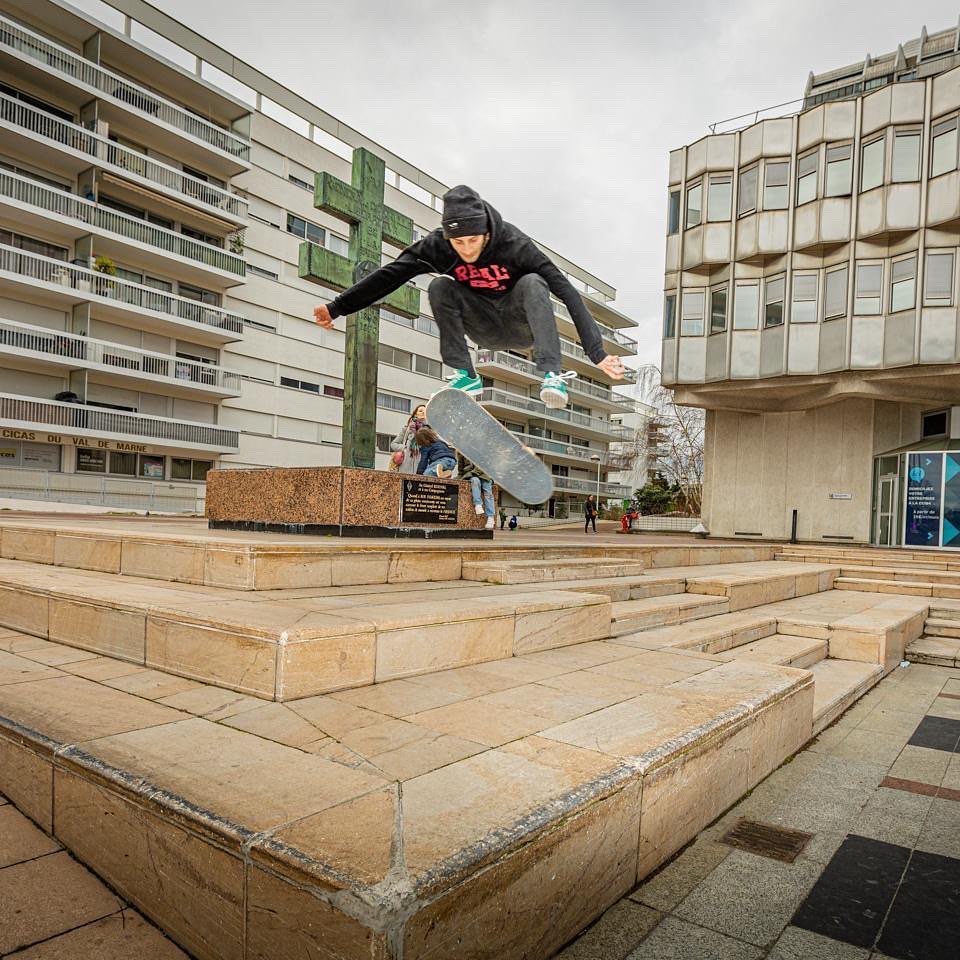 Hôtel de Ville Plaza Créteil Skate Spot 5/5