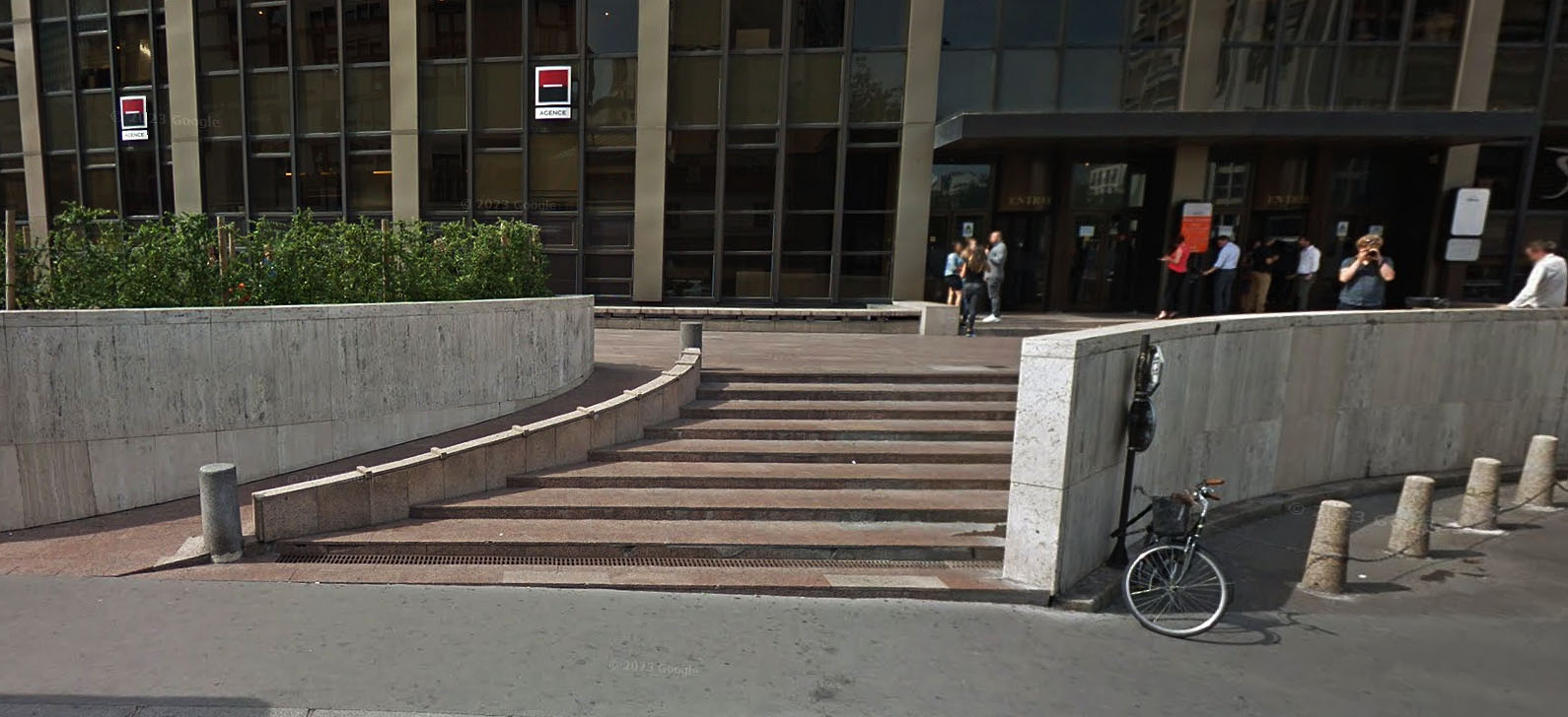 Montparnasse Gare Spot Street Paris Skate Spot 3/5