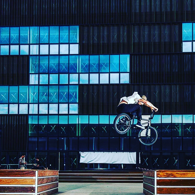 Les Halles Plaza Pau Skate Spot 4/5
