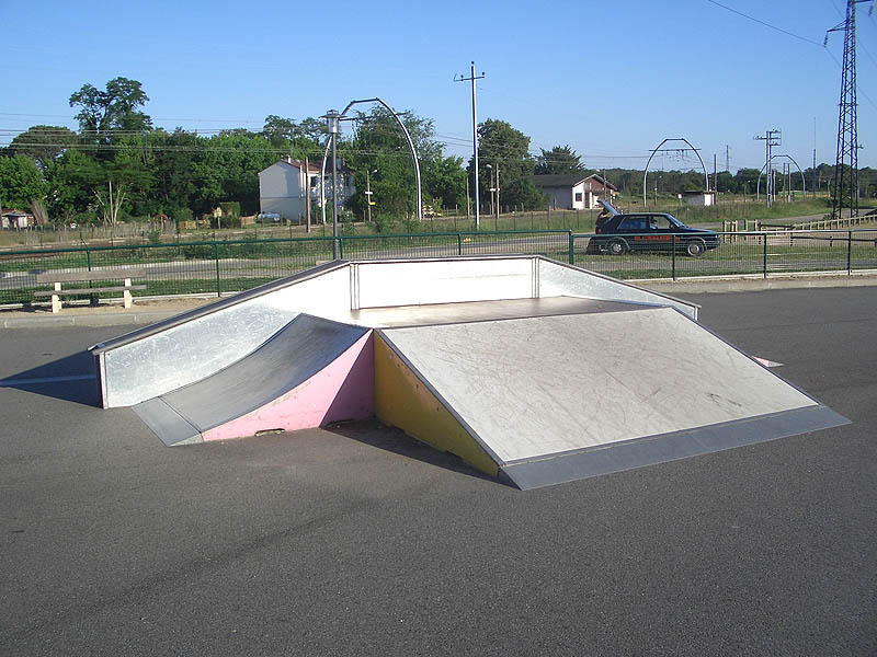 Le Fronton Skatepark Rion des Landes Skate Spot 2/5