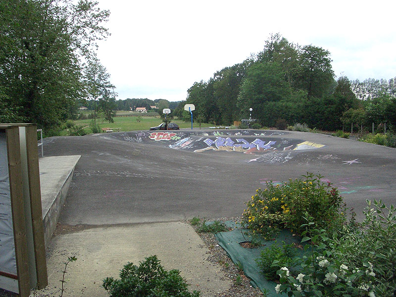 Saint Lon les Mines Pumptrack Saint Lon les Mines Skate Spot 3/5