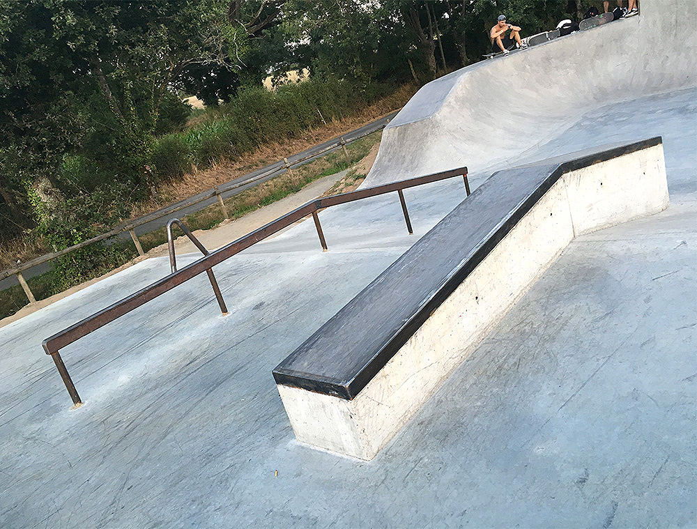 Le Lac Bowl Saint Viaud Skate Spot 4/5