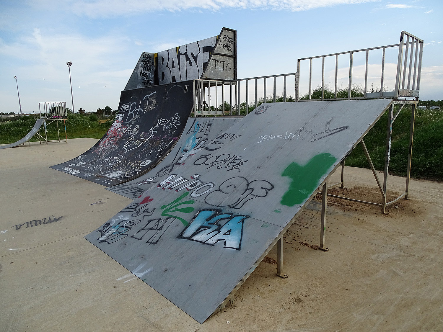 Stade Mimoun Skatepark Villeneuve lès Maguelone Skate Spot 3/5