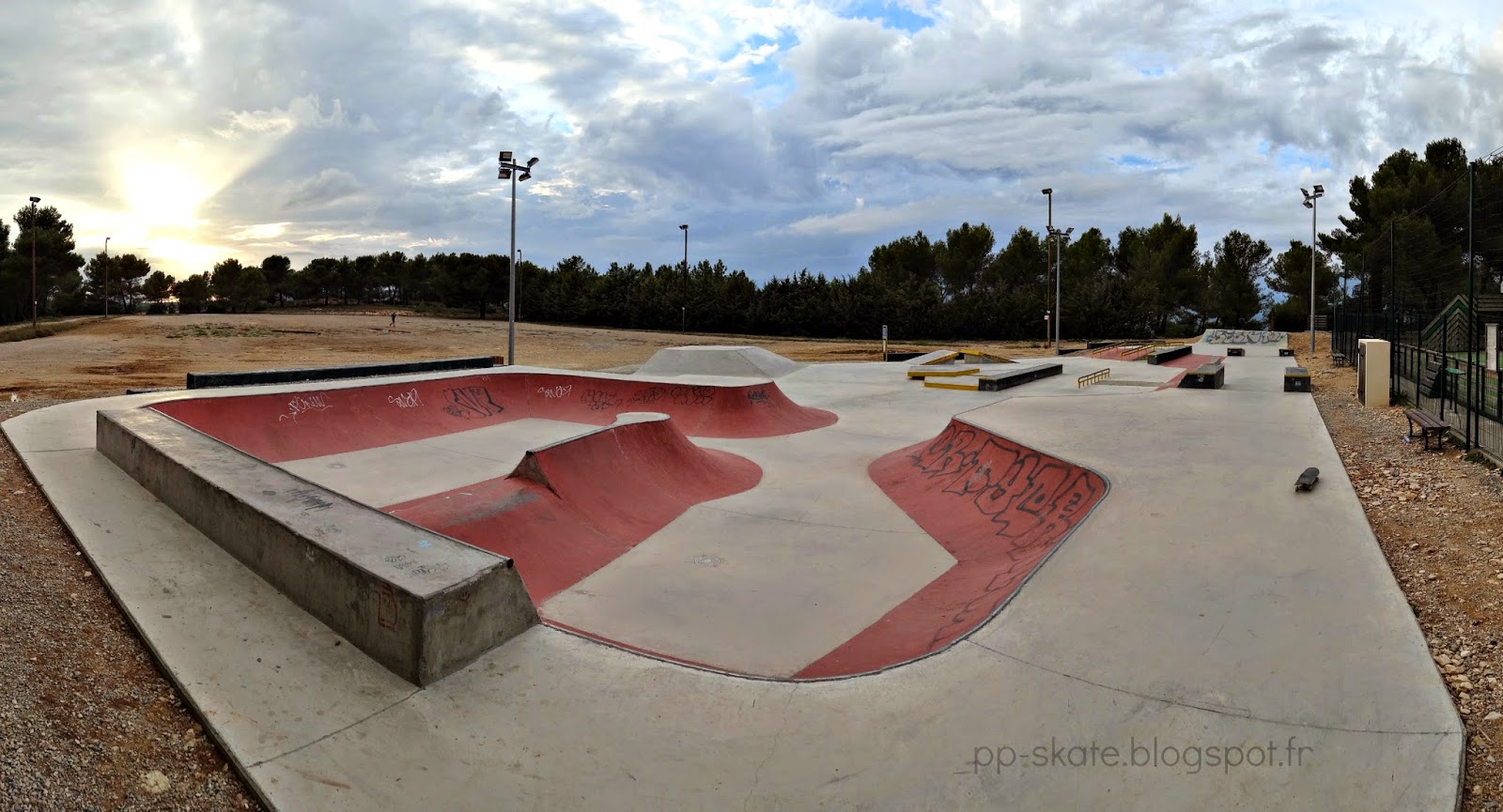 Parc des Sports Skatepark Venelles Skate Spot 4/5