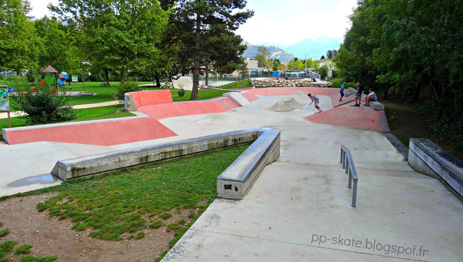 La Poya Skatepark Fontaine Skate Spot 4/5