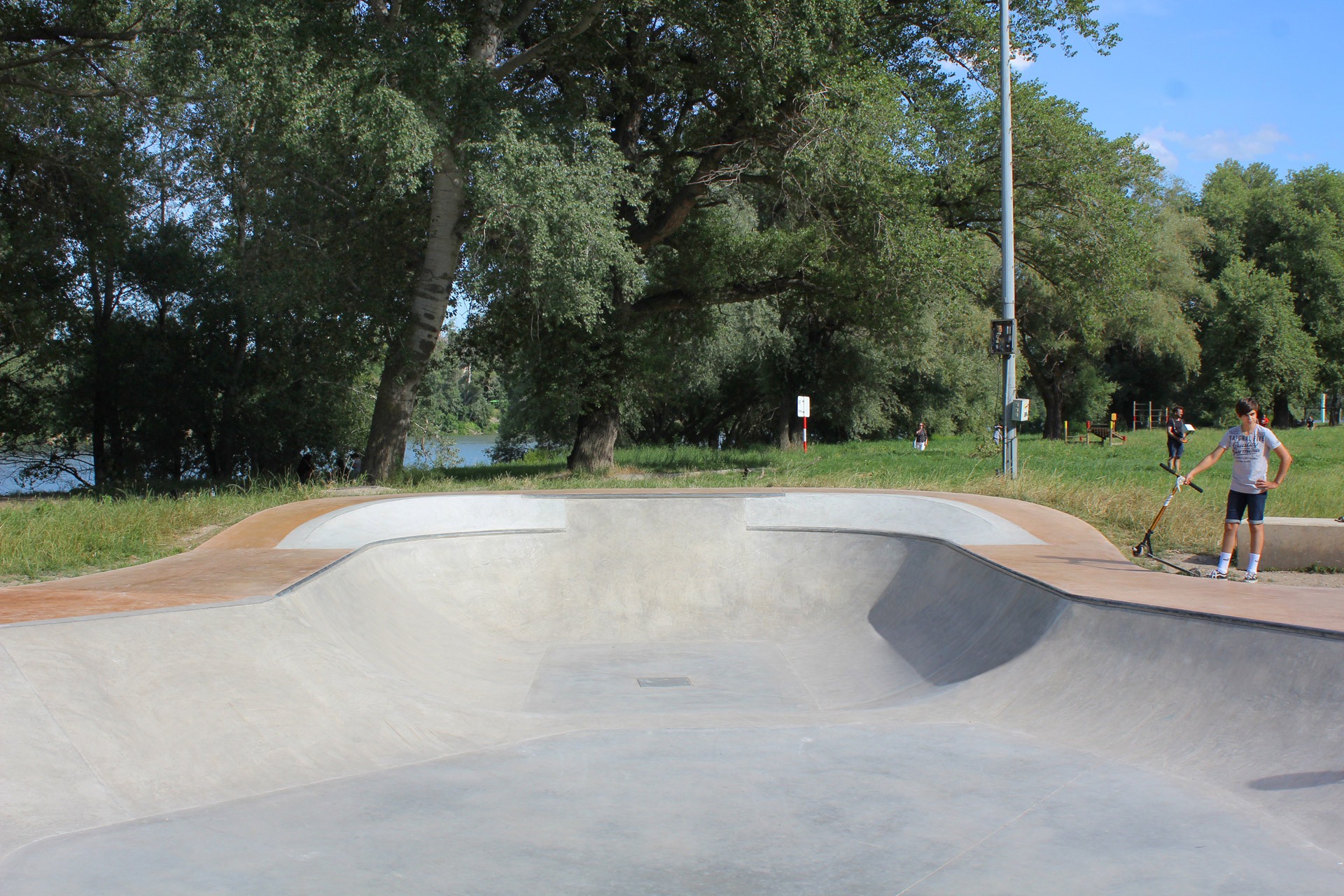 Casino Bowl Beaucaire Skate Spot 4/5