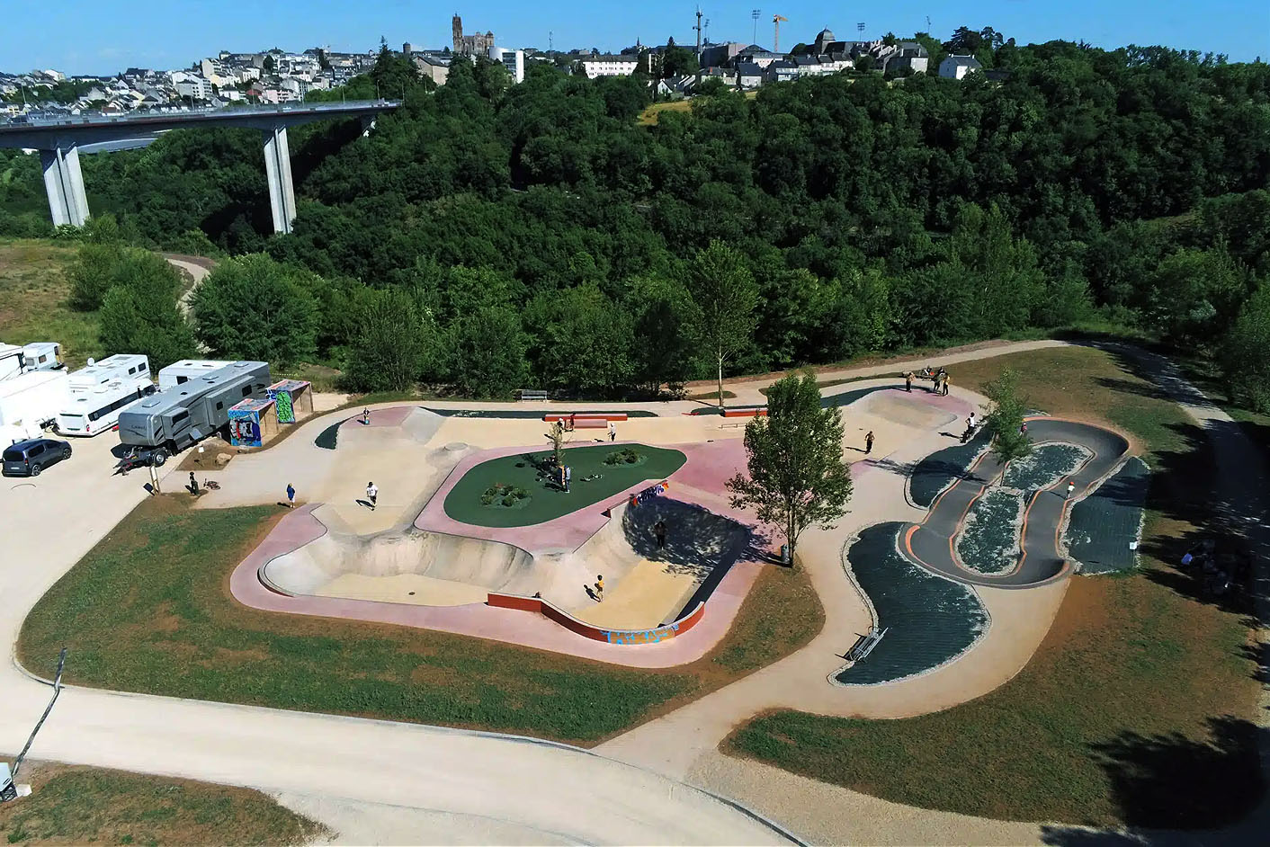Val de Bourran Skatepark Rodez Skate Spot 4/5