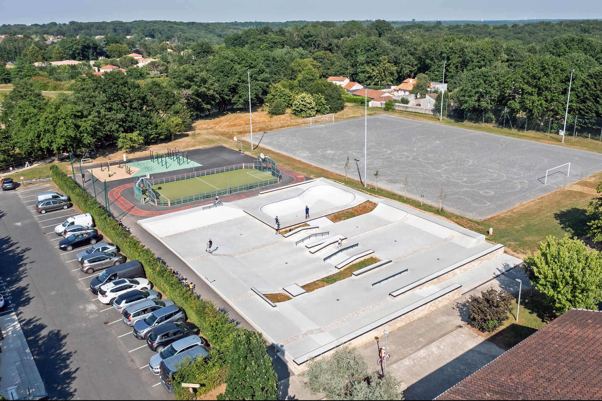 Les Châtaigniers Skatepark Fontaine le Comte Skate Spot 4/5