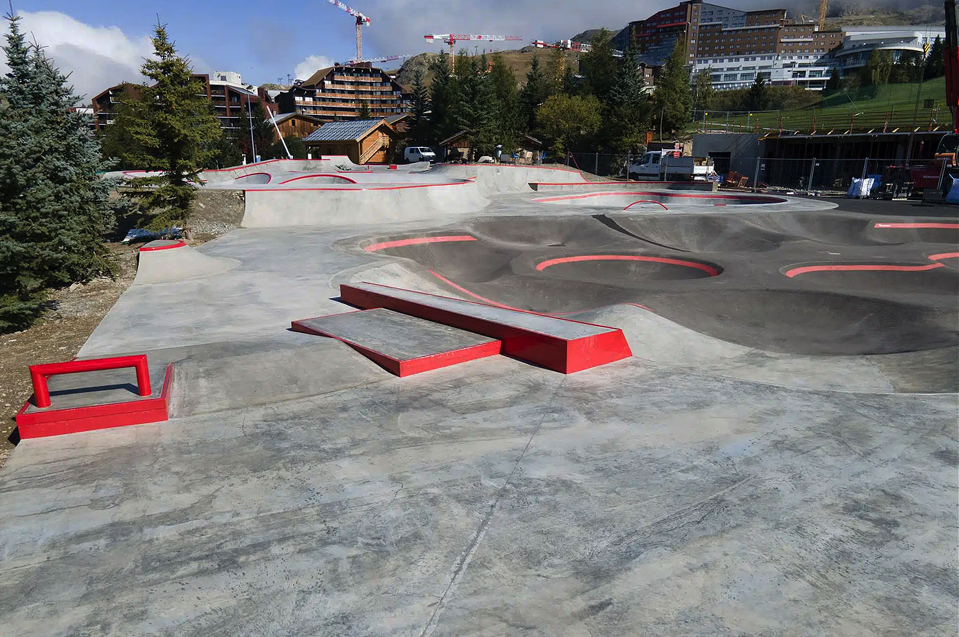 Alpe d'Huez Bowl Huez Skate Spot 5/5