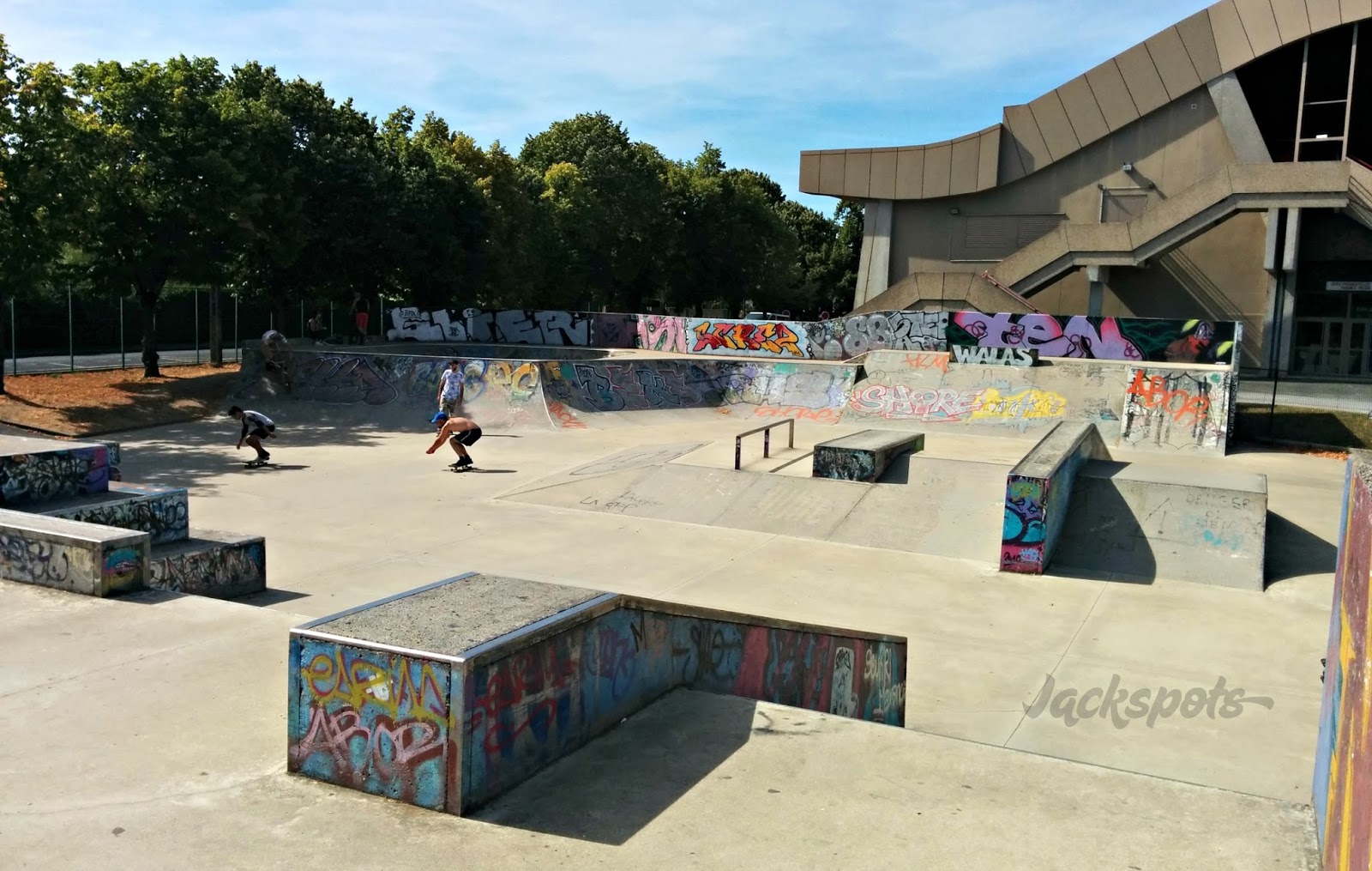 Stade Marinelli Skatepark Melun Skate Spot 3/5