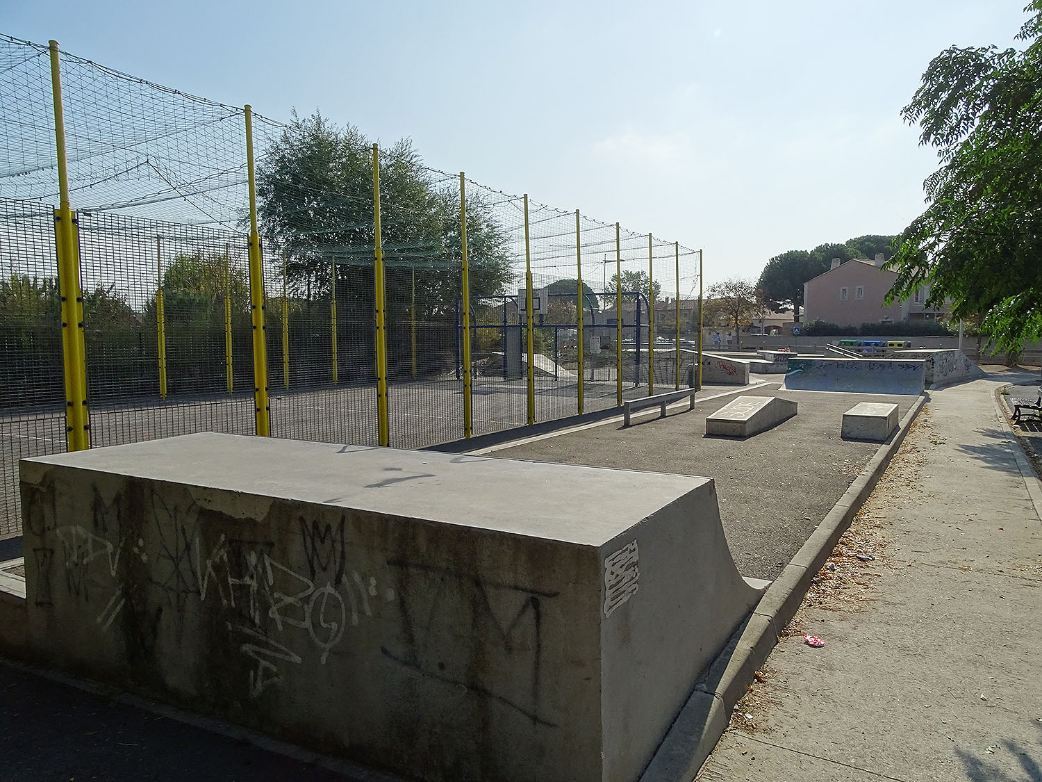 Neuf des Boudres Skatepark Aigues Mortes Skate Spot 2/5