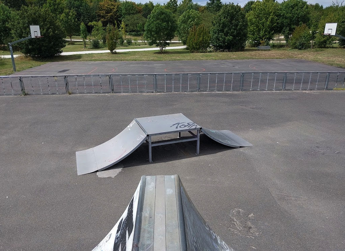 La Cousinerie Skatepark Notre Dame d' Oé Skate Spot 2/5