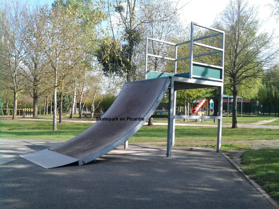 Plaine de Jeux Skatepark Gouvieux Skate Spot 2/5