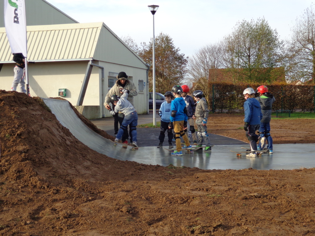 Gymnase Lorier Skatepark Thue et Mue Skate Spot 2/5