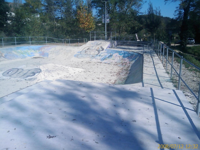 L' Écluse Bowl Saint Léon sur l'Isle Skate Spot 3/5