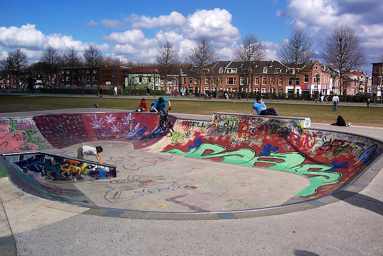 Griftpark Bowl Utrecht Skate Spot 4/5