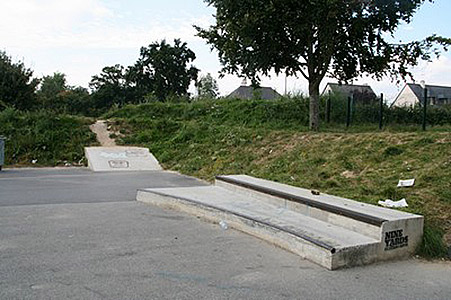 Collège Les Rochers Skatepark Vitré Skate Spot 2/5