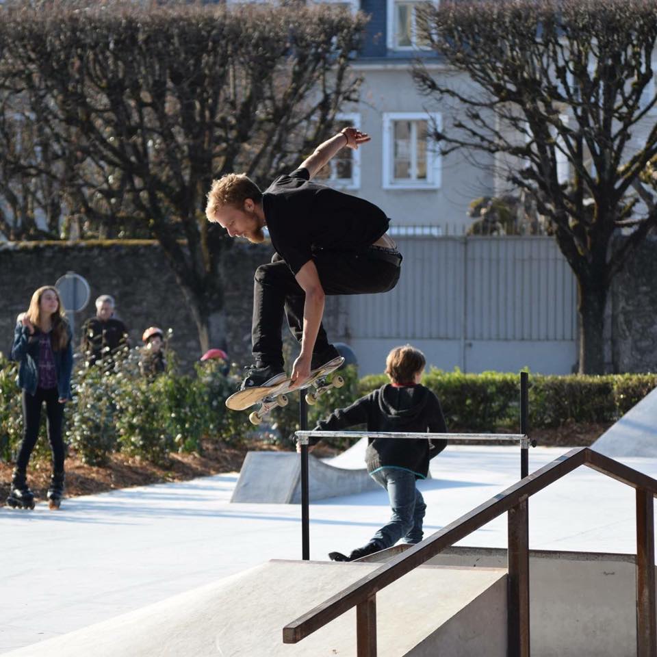Place Michel Moser Spot Street Blois Skate Spot 3/5