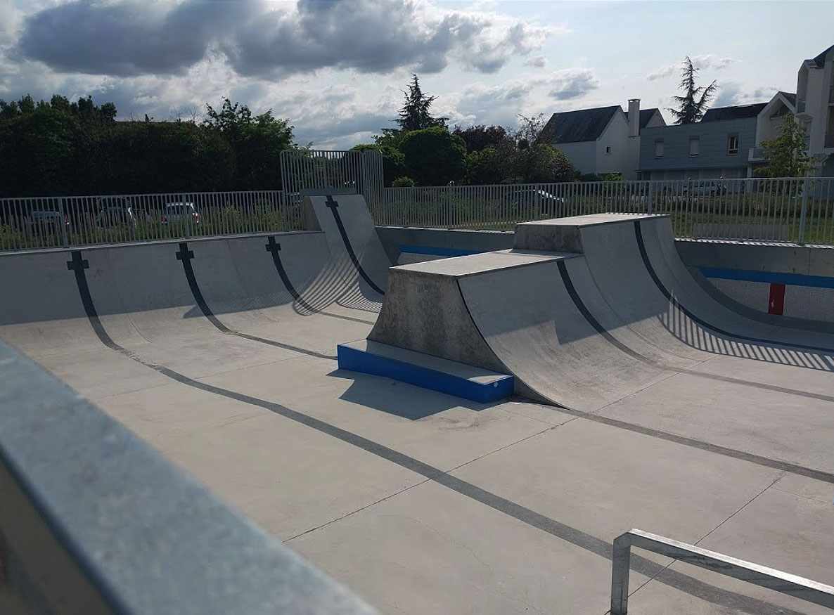 La Piscine Skatepark L' Île Bouchard Skate Spot 3/5