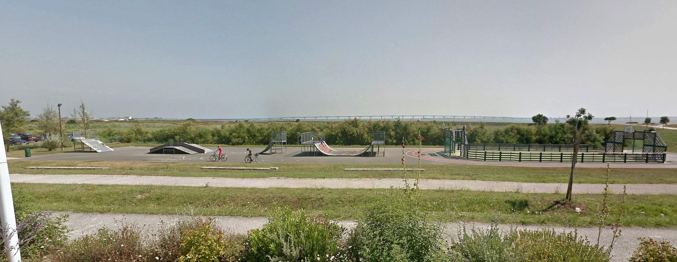 Le Marais Perdu Skatepark Saint Trojan les Bains Skate Spot 2/5