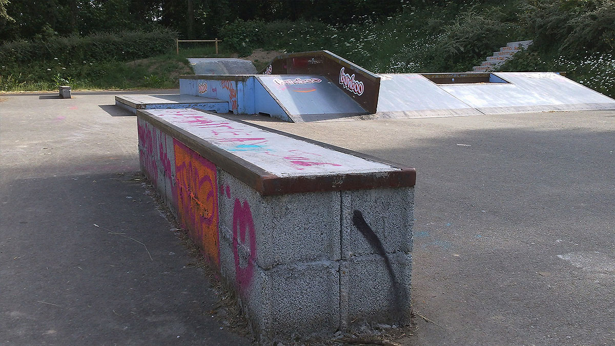 Le Pont Skatepark Javron les Chapelles Skate Spot 3/5