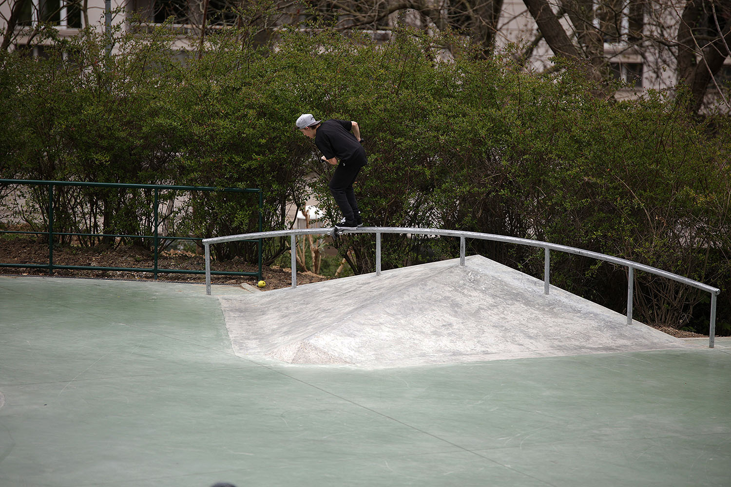 Le Grand Bouddha Skatepark Issy les Moulineaux Skate Spot 4/5