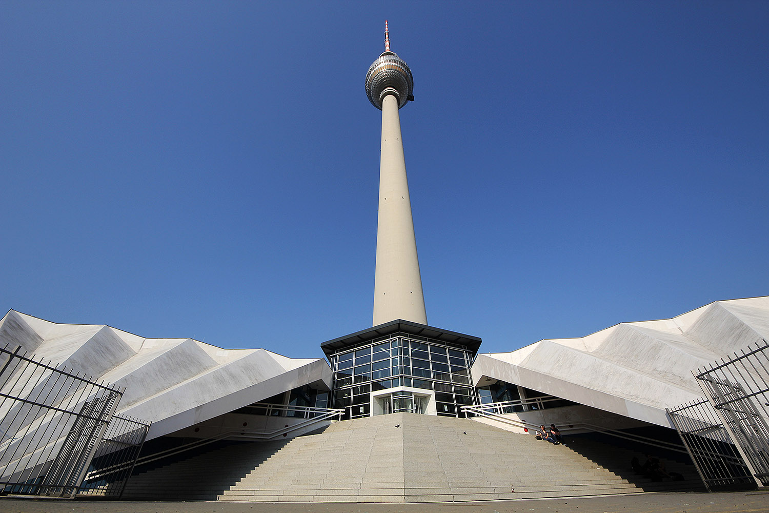 Fernsehturm Plaza Berlin Skate Spot 3/5