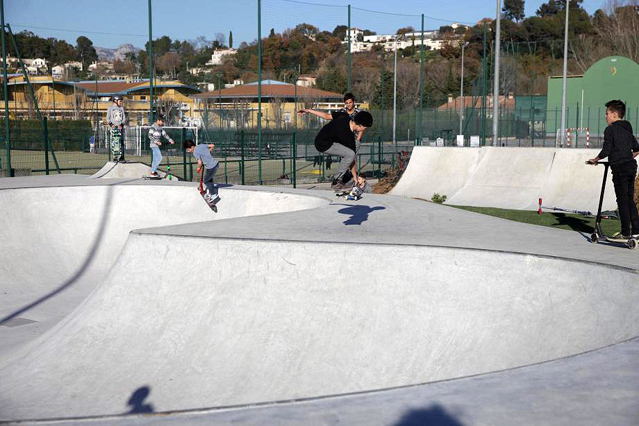 Parc des Sports Bowl Villeneuve-Loubet Skate Spot 3/5