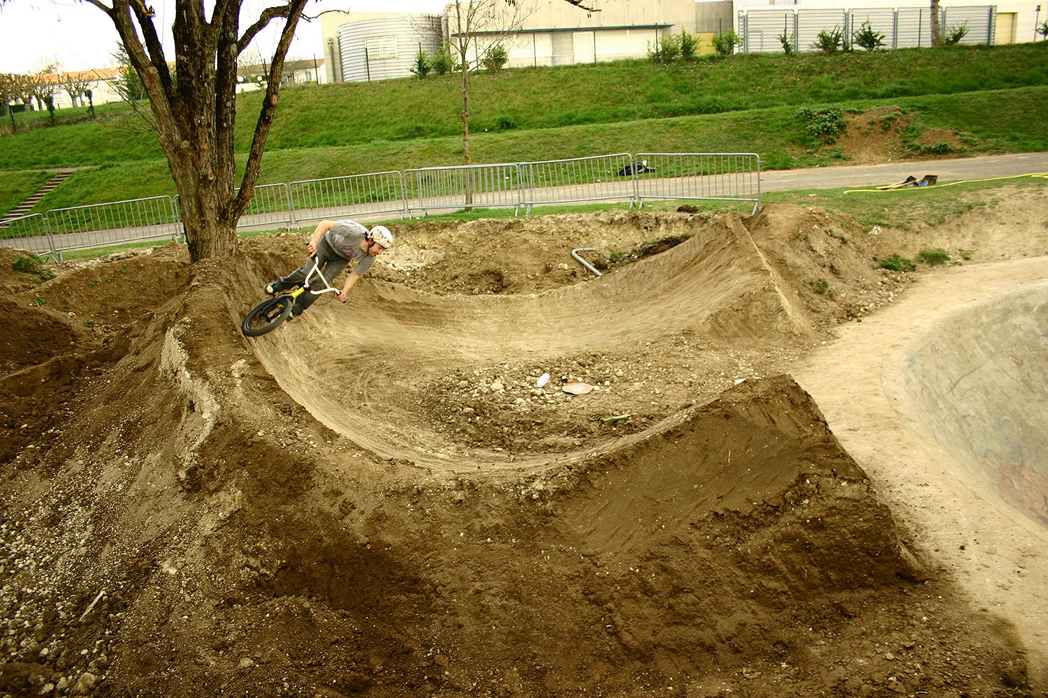 Dirt Bowl Dirt Saintes Skate Spot 2/5