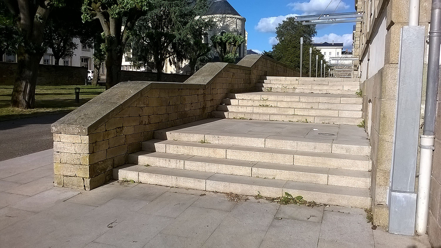 Théâtre Saint-Louis Spot Street Cholet Skate Spot 3/5