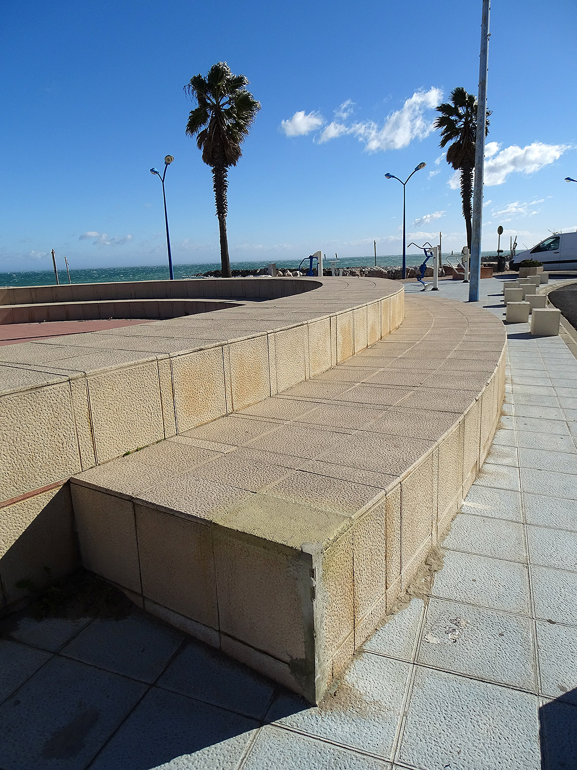 Place Sauveur Sourribes Plaza Sainte Marie la Mer Skate Spot 5/5
