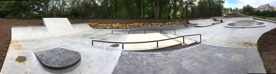 Les Granges Skatepark Mortagne au Perche Skate Spot 3/5